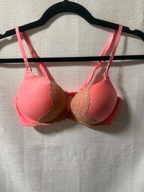 Victoria's Secret Bombshell Plunge Add-2-Cups Push-Up Bra Pink Gold Lace